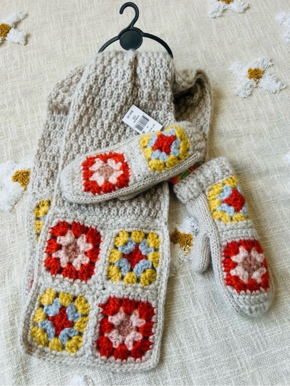 David and Young granny square block scarf with mittens, New nwt $44 retail